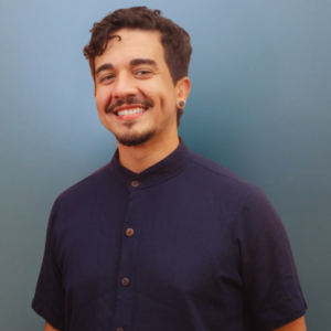 Retrato de Marden Rodrigues, especialista em inteligência artificial e tecnologias educacionais do Canal SabIAr