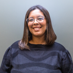 Retrato de Thays Cristine, analista de comunicação do Canal SabIAr